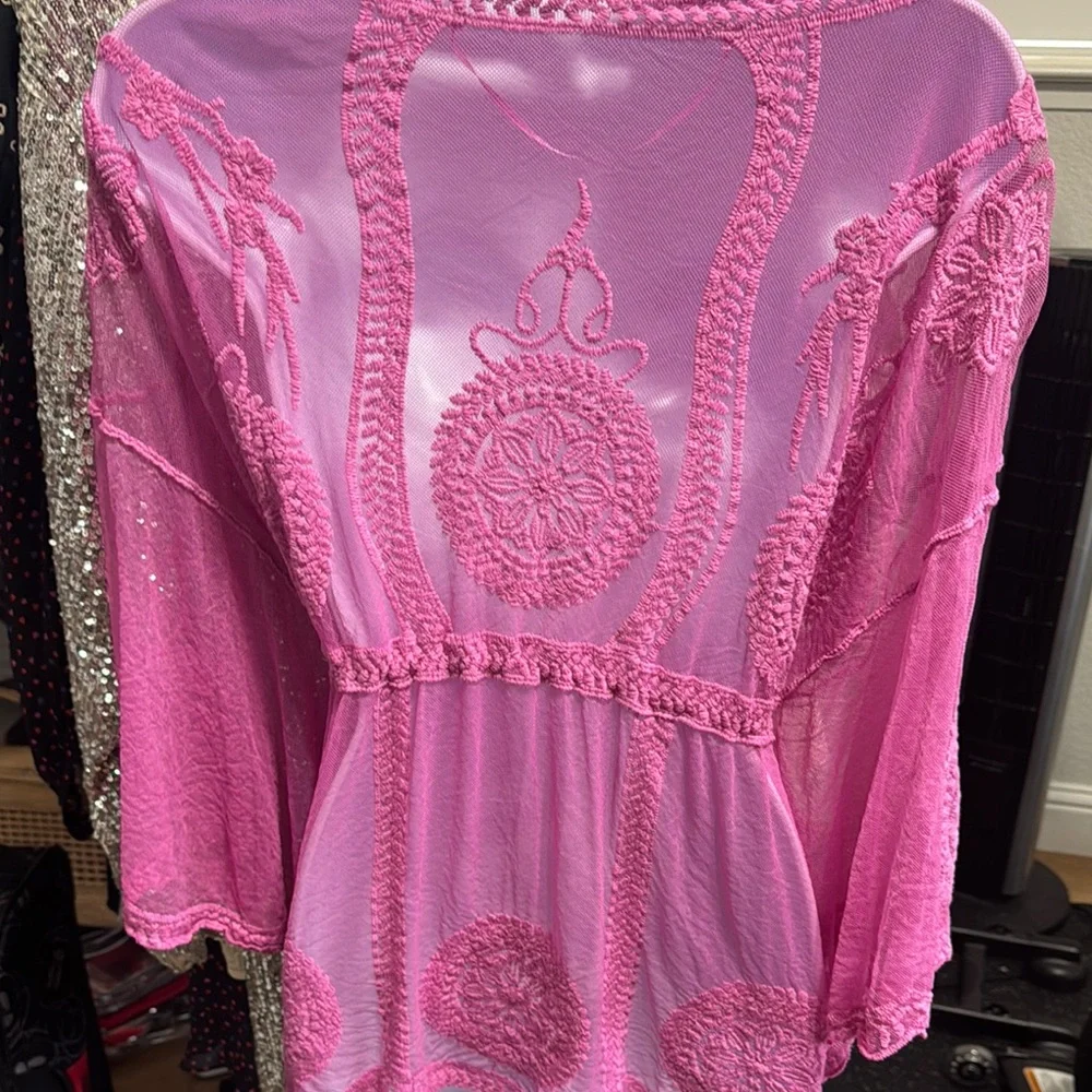 Elegant Pink Lace Women's Top - Picture 3 of 4